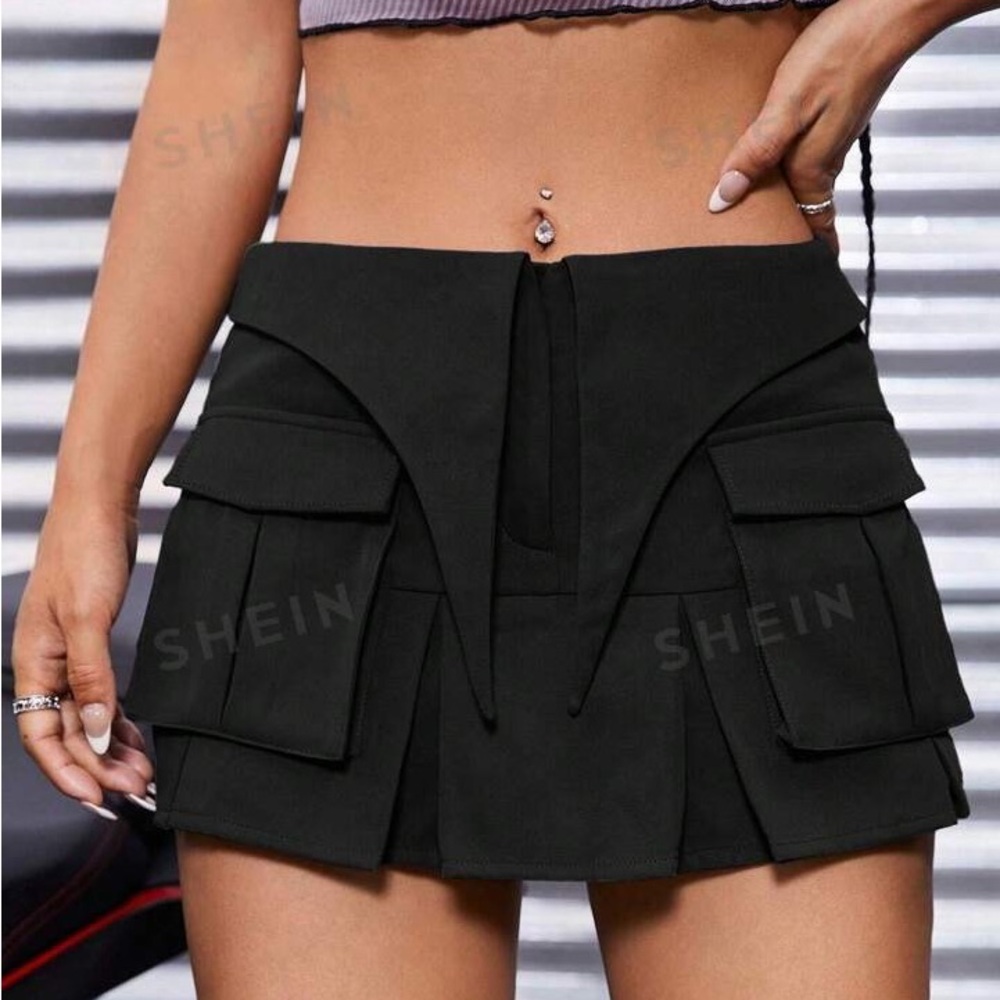 Black Pleated Mini Skirt with Pockets